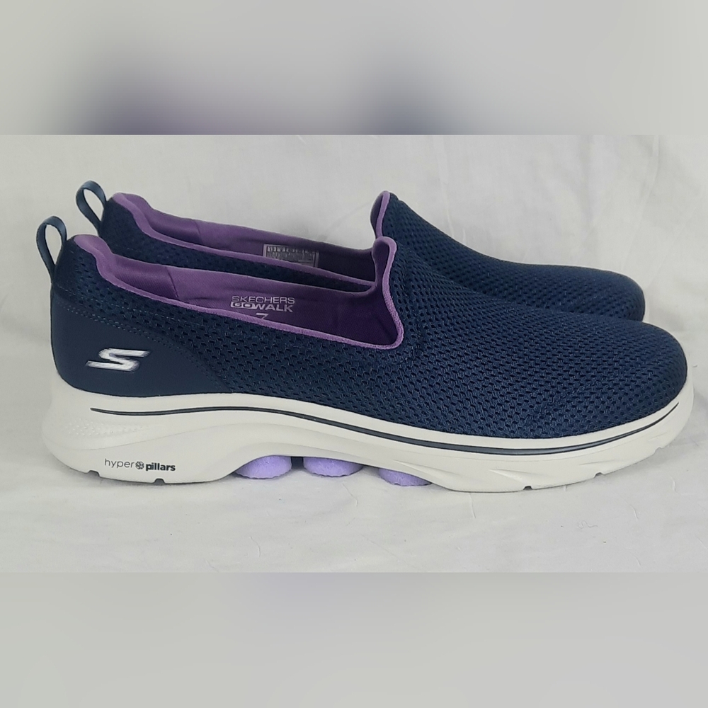 Skechers Go Walk 7 Razi Womens Shoes Size 12 Navy Lavender Sneakers NEW